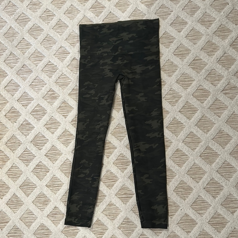 Spanx camouflage leggings size M